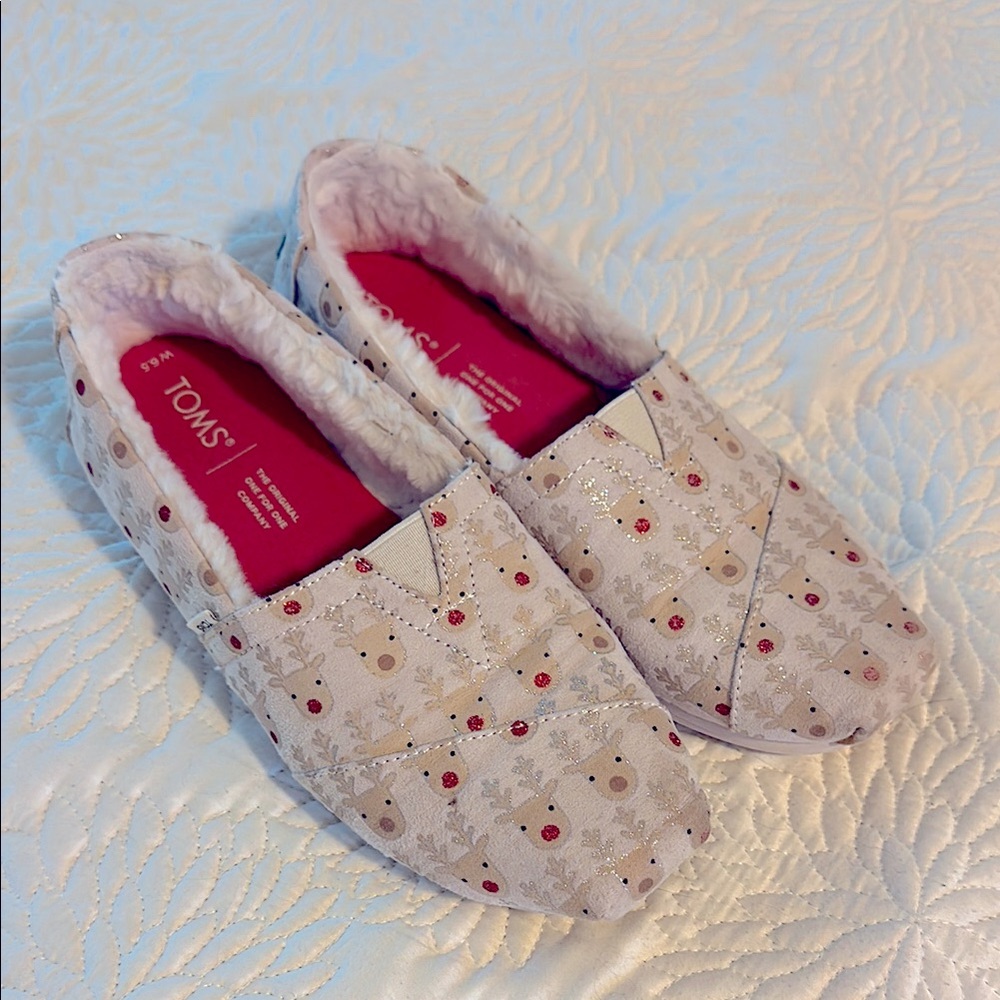 ❌SOLD❌TOMS Reindeer Patterned Slip-Ons with Cozy Lining